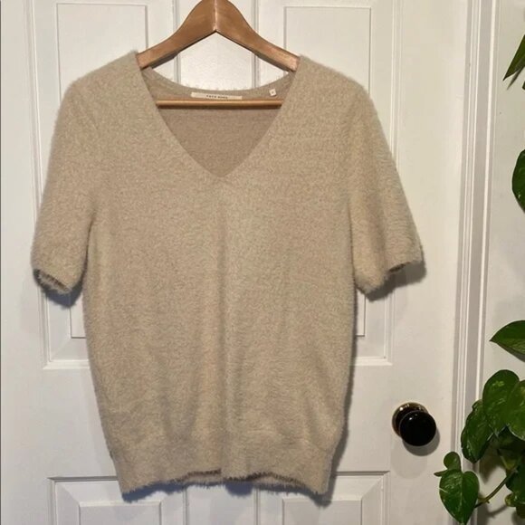 Quiet Luxury Cream V-Neck Sweater Short Sleeved Minimalist Neutral - Picture 1 of 5
